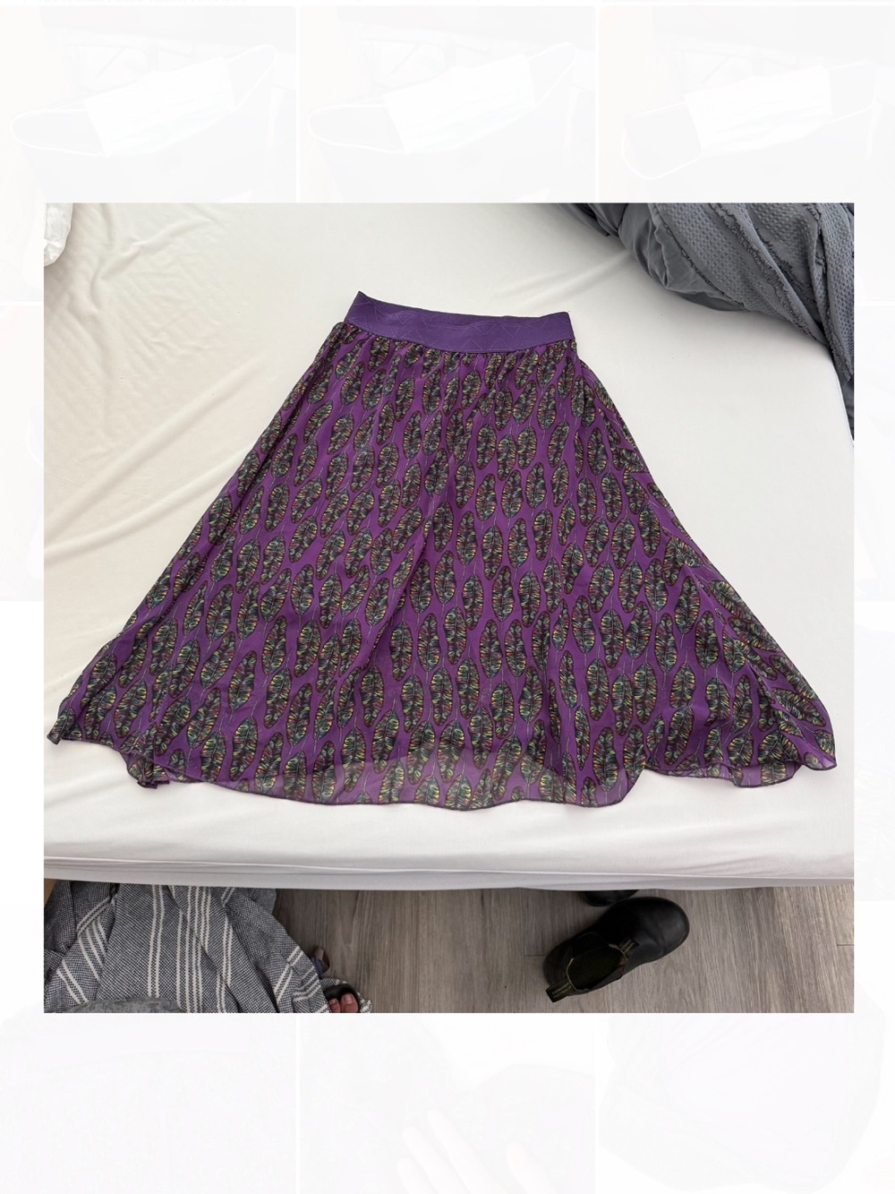 Lularoe Lola Lined Skirt Purple feathers pattern Lola Size XS